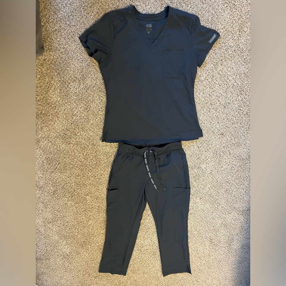 Med couture  scrub set